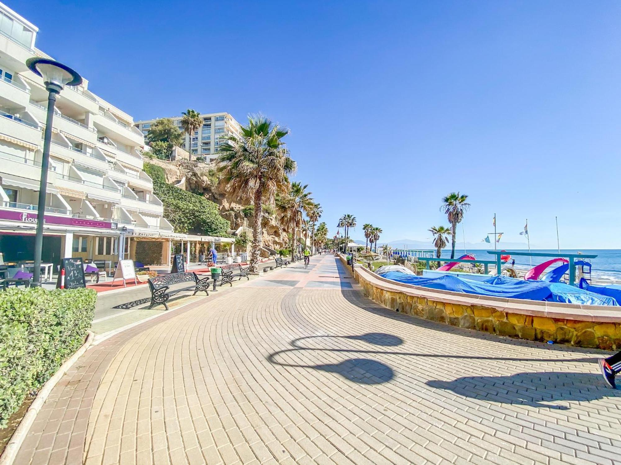 Roca Chica - Parking - Frente Playa - Terraza - Wifi - Bajondillo Y Carihuela Διαμέρισμα Τορρεμολίνος Εξωτερικό φωτογραφία