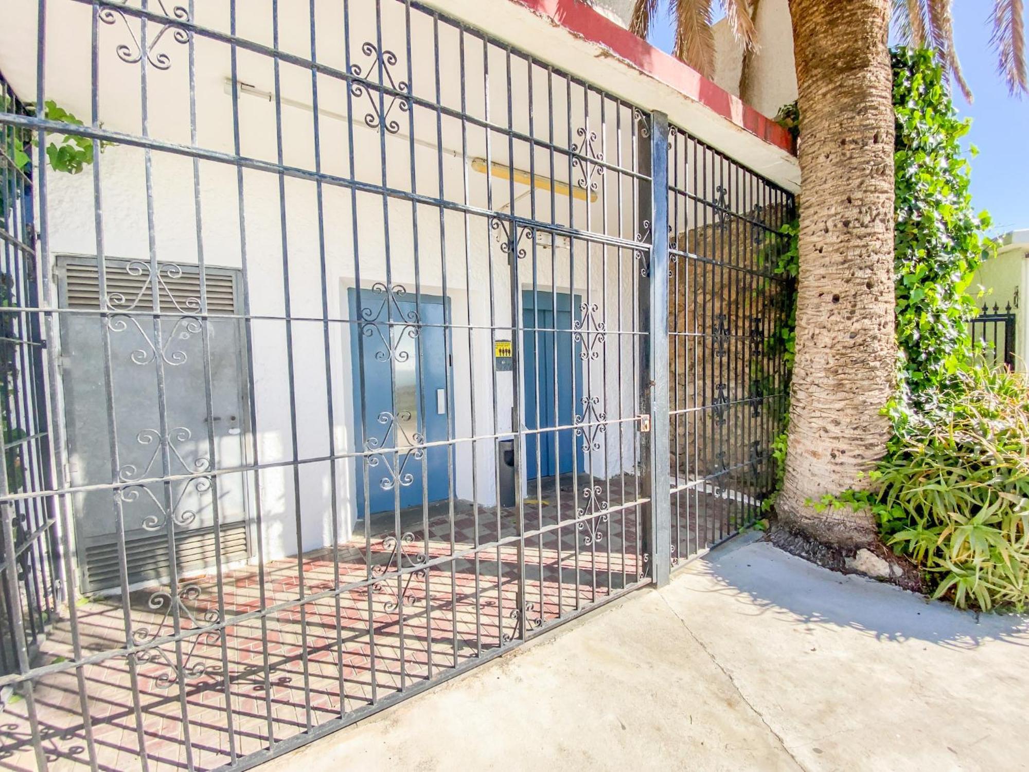 Roca Chica - Parking - Frente Playa - Terraza - Wifi - Bajondillo Y Carihuela Διαμέρισμα Τορρεμολίνος Εξωτερικό φωτογραφία