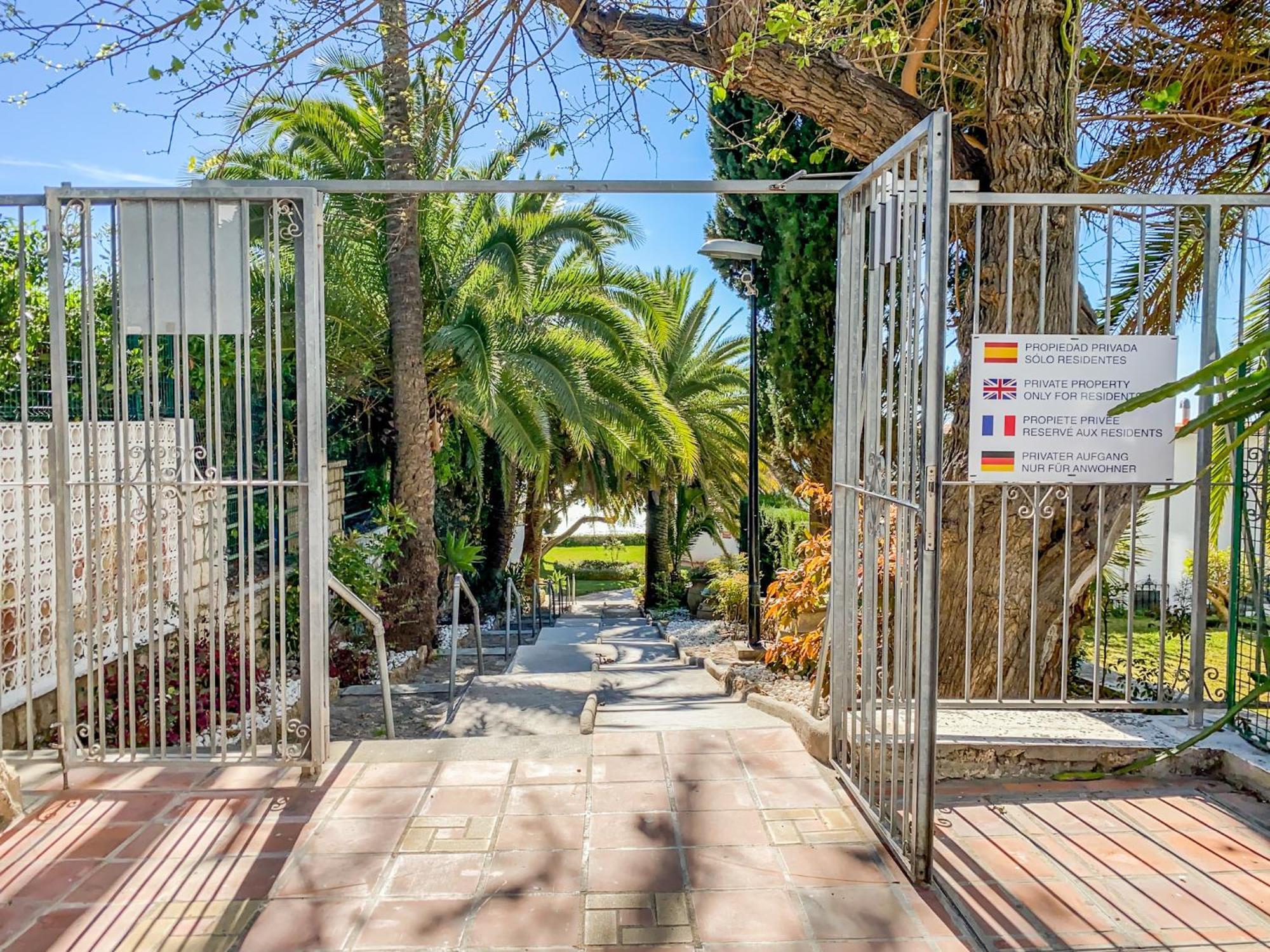 Roca Chica - Parking - Frente Playa - Terraza - Wifi - Bajondillo Y Carihuela Διαμέρισμα Τορρεμολίνος Εξωτερικό φωτογραφία