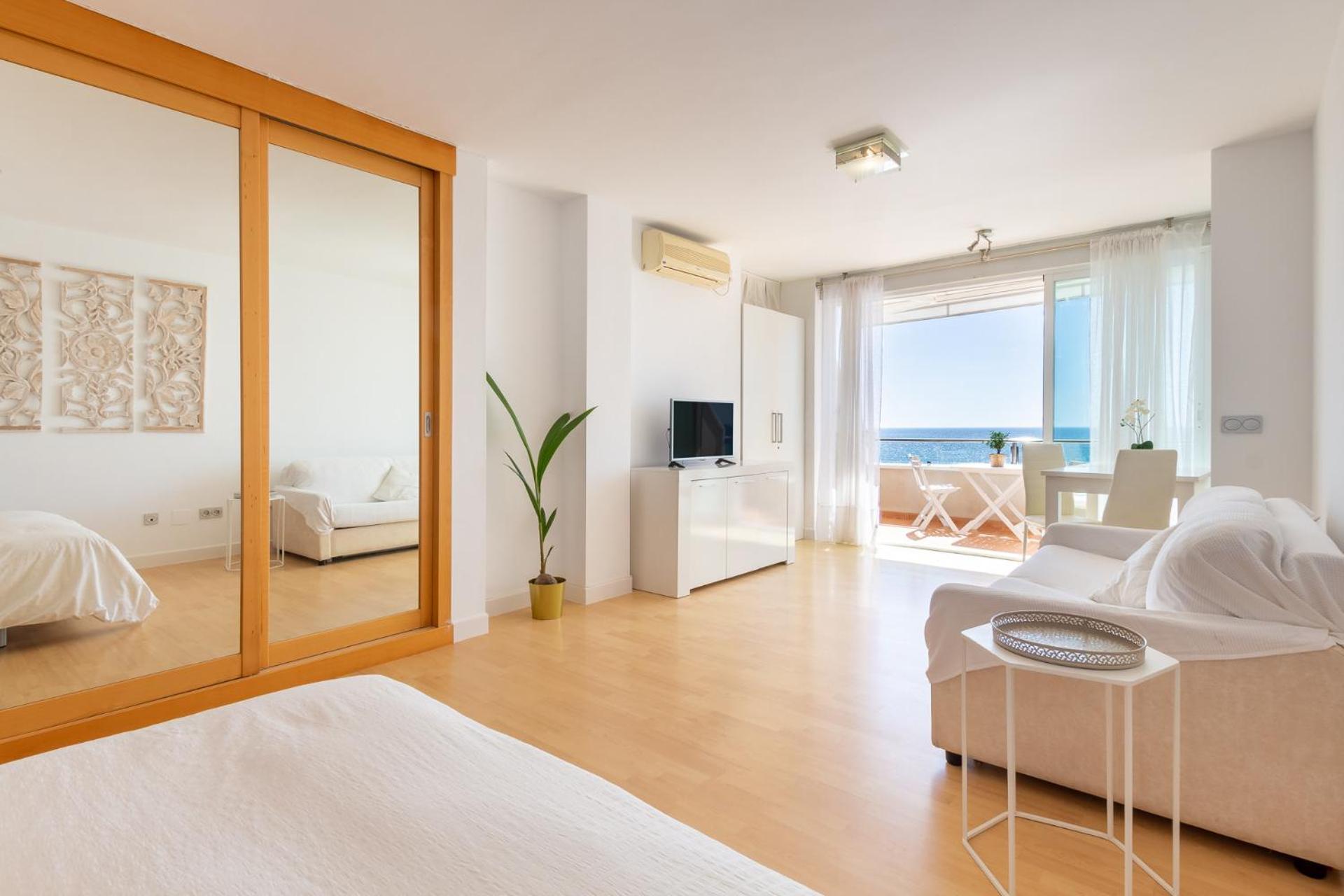 Roca Chica - Parking - Frente Playa - Terraza - Wifi - Bajondillo Y Carihuela Διαμέρισμα Τορρεμολίνος Εξωτερικό φωτογραφία