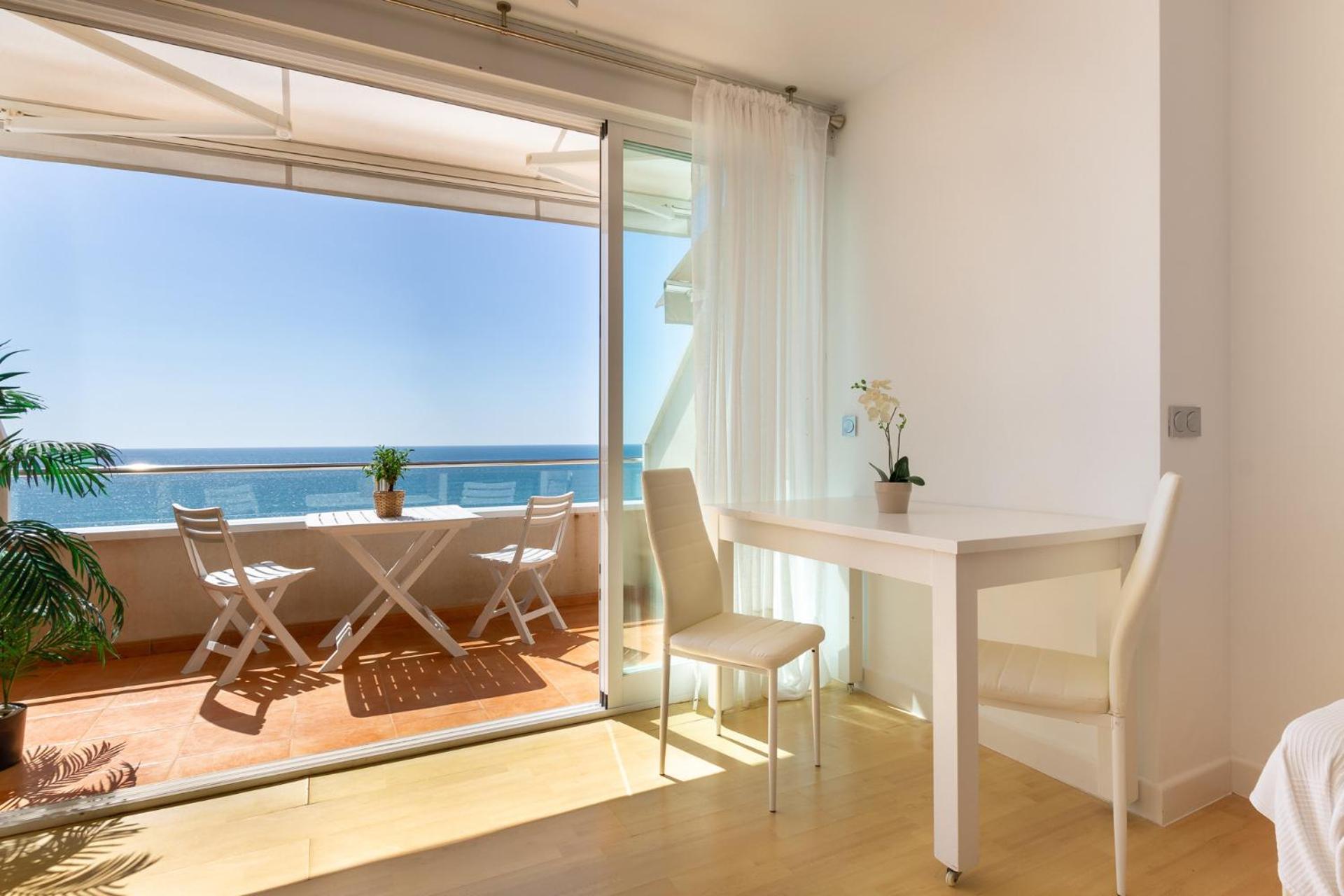 Roca Chica - Parking - Frente Playa - Terraza - Wifi - Bajondillo Y Carihuela Διαμέρισμα Τορρεμολίνος Εξωτερικό φωτογραφία