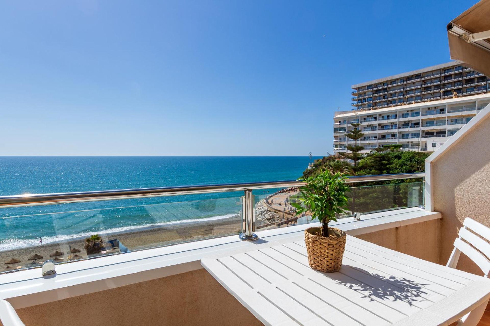 Roca Chica - Parking - Frente Playa - Terraza - Wifi - Bajondillo Y Carihuela Διαμέρισμα Τορρεμολίνος Εξωτερικό φωτογραφία